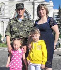 Анатолій Гаврилюк з донькою Олександрою, двоюрідною сестрою Валентиною та племінницею