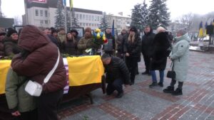 Фото. Прощання Олександром на Майдані в Рівному