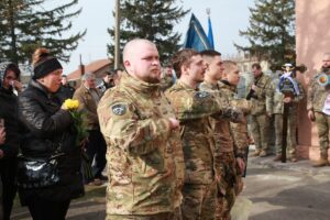 Побратими віддають останню  честь Павлу