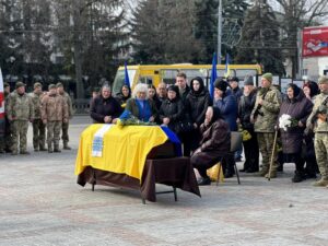 Родина біля домовини полеглого