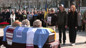 На домовині короваї від хресних