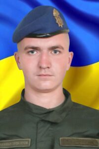 Портрет на фоні прапора