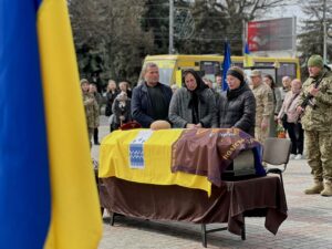 Прощання. Біля домовини найрідніші