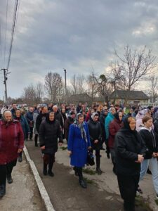 Остааня дорога, Проводжають Героя усім селом