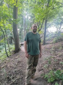 Фото. Повний зріст. Ліс. Літо