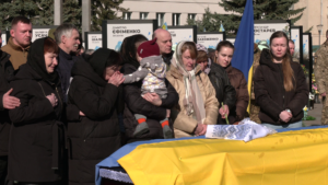 Прощання з Ігорем. Біля домовини родина