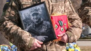 Прощання на майдані. Портрет Ігоря , нагороди