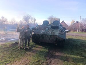 З побратимом біля танку