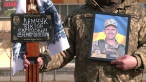 Портрет ВІктора , хрес іх написом