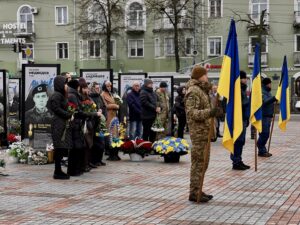 Прощання з героєм на Майдані у Рівному