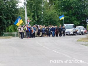 Остання дорога. Рідні знайомі супроводжують  Владислава Кузьмина  