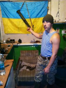 Володимир на фоні прапора