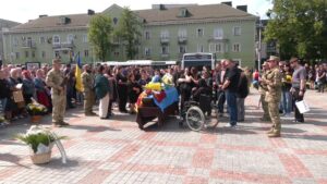 Прощальна церемонія на майдані у Рівному