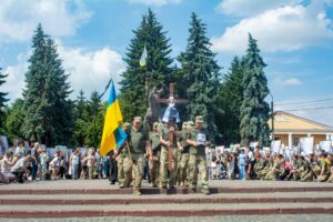 Остання дорога. Хрест, прапор, портрет