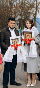 На рушник щастя. У руках образи