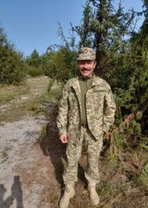 Григорій. Усміхнений, веселий у повний зріст