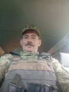 Віталій у військовому спорядженні