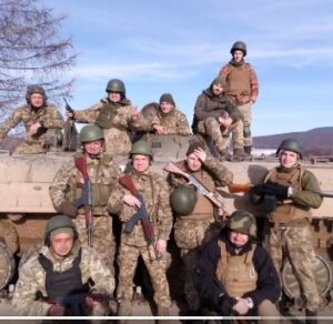 З побратимами біля танку