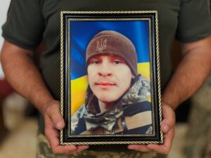Портрет Андрія під час прощальної церемонії