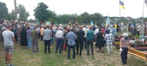 Людно. ВІдспівування на кладовиші.