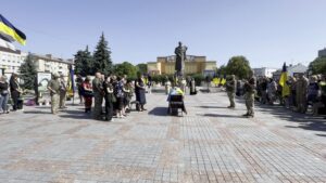 Майдан незпалежності в Рівному. Прощання і полеглим