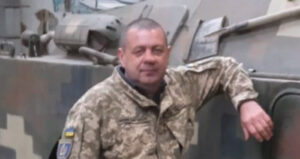 Богдан Єрмак біля танку