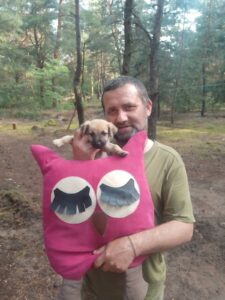 З песиком в руках