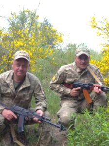 З побратимом
