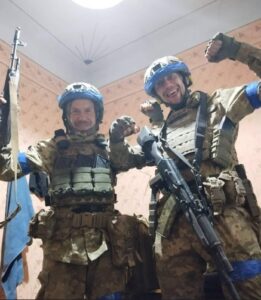  Сергій з побратимом